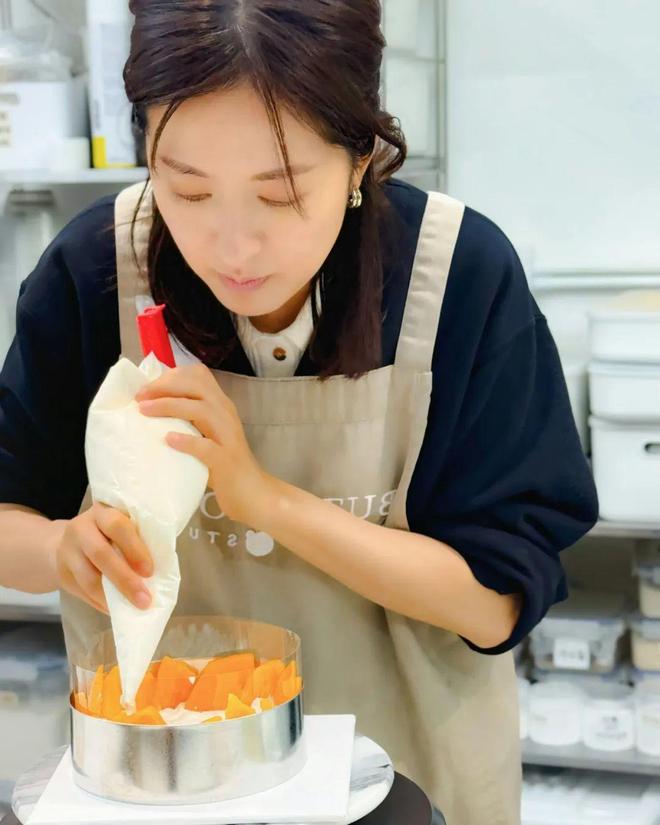式吐司店做烘焙师新店开张获容祖儿旧爱现场支持米乐体育M6直播平台TVB离巢视后转