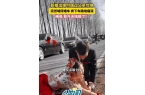 车路过父亲的坟地新娘喊停婚车下地痛哭米乐